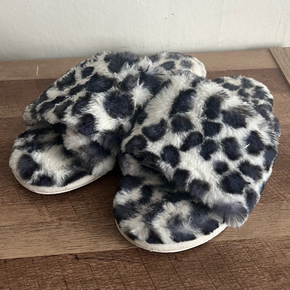 Aerie Leopard Print Fuzzy Crossover Slides Size 10